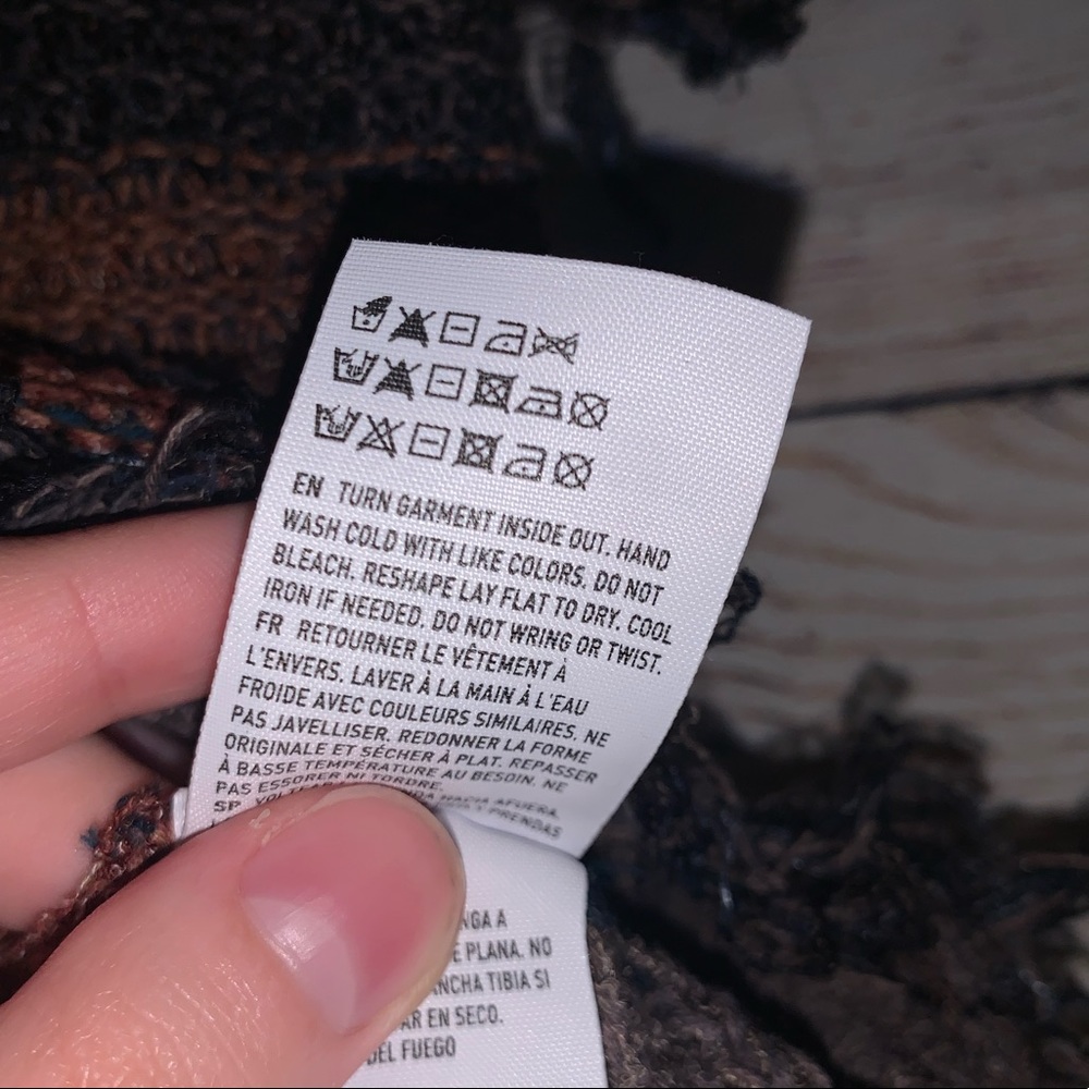 American Eagle Frayed Poncho Size L/XL - Picture 10 of 12